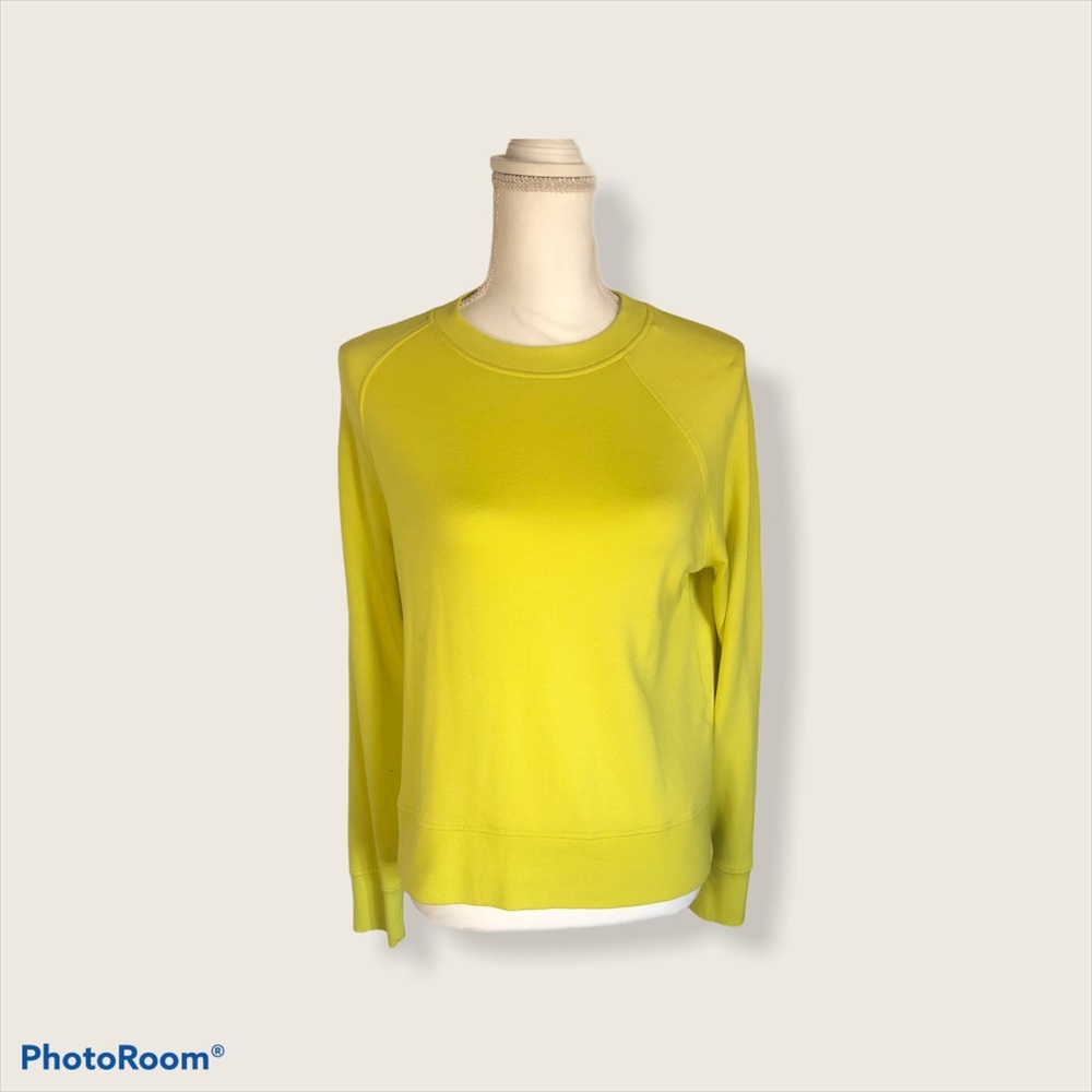 A New Days women’s sweatshirt size small